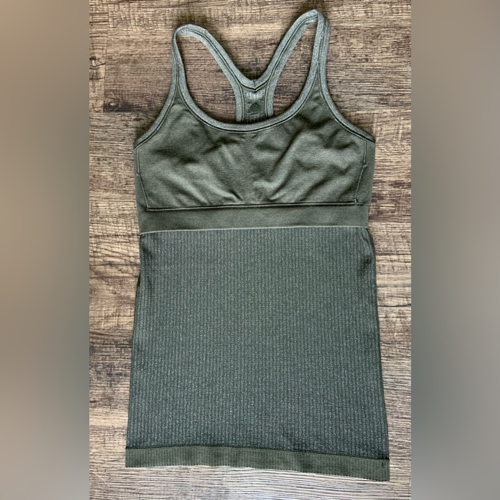 Lululemon ~ EBB TO STREET TANK ~ * SHINE *
Olive~Silver *SHINE* - Picture 5 of 12